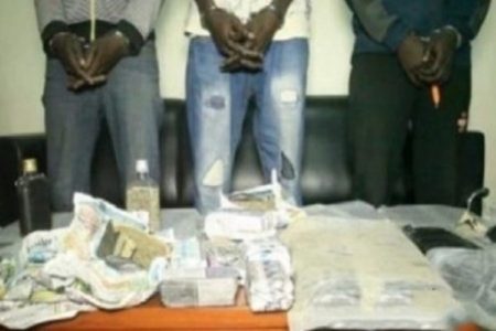 TRAFIC DE FAUX BILLETS : La gendarmerie arrête 2 étrangers et un sénégalais  avec une somme de 53 millions – MbourTV